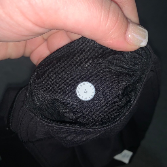 Size 4 Lululemon Wonder Unders - Picture 3 of 6